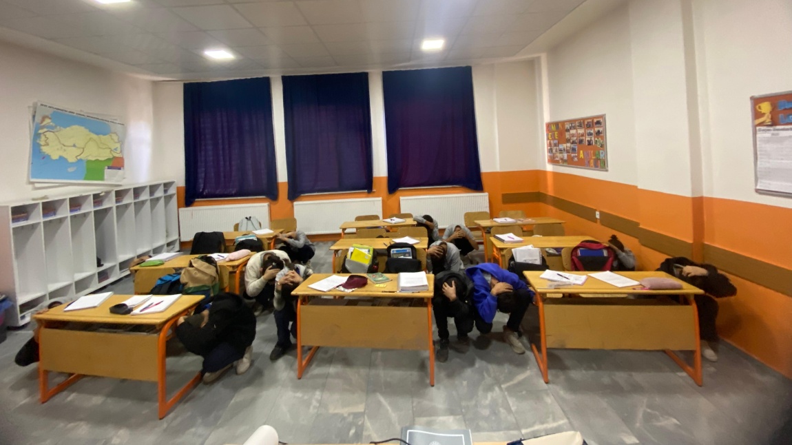 OKULUMUZDA DEPREM TATBİKATI YAPILDI!